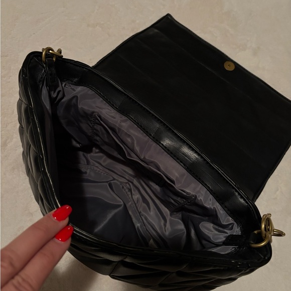 Zara Black Quilted Shoulder Bag with Gold Chain - Picture 4 of 6